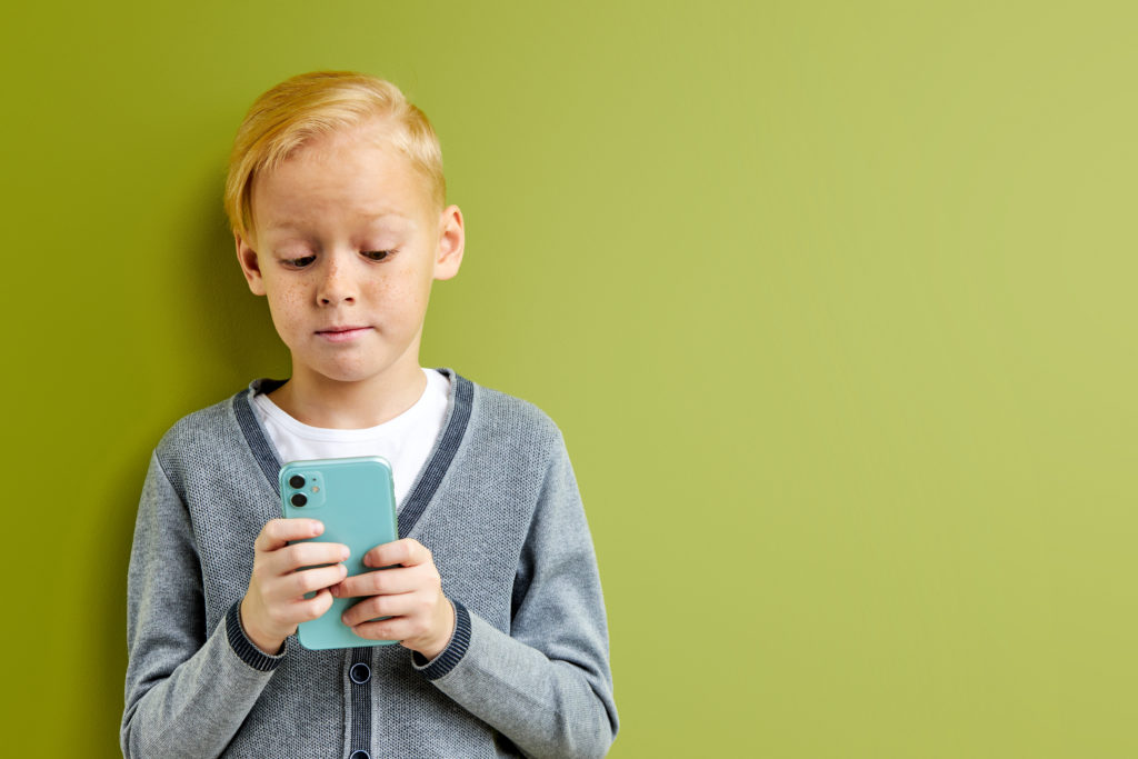 Як відвернути дитину від телефона: поради батькам | Блог OLX