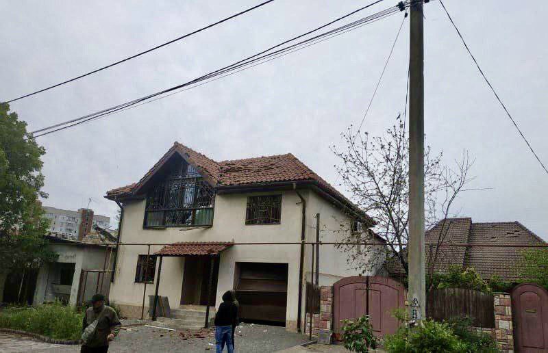 Будинок після обстрілу в Миколаїві