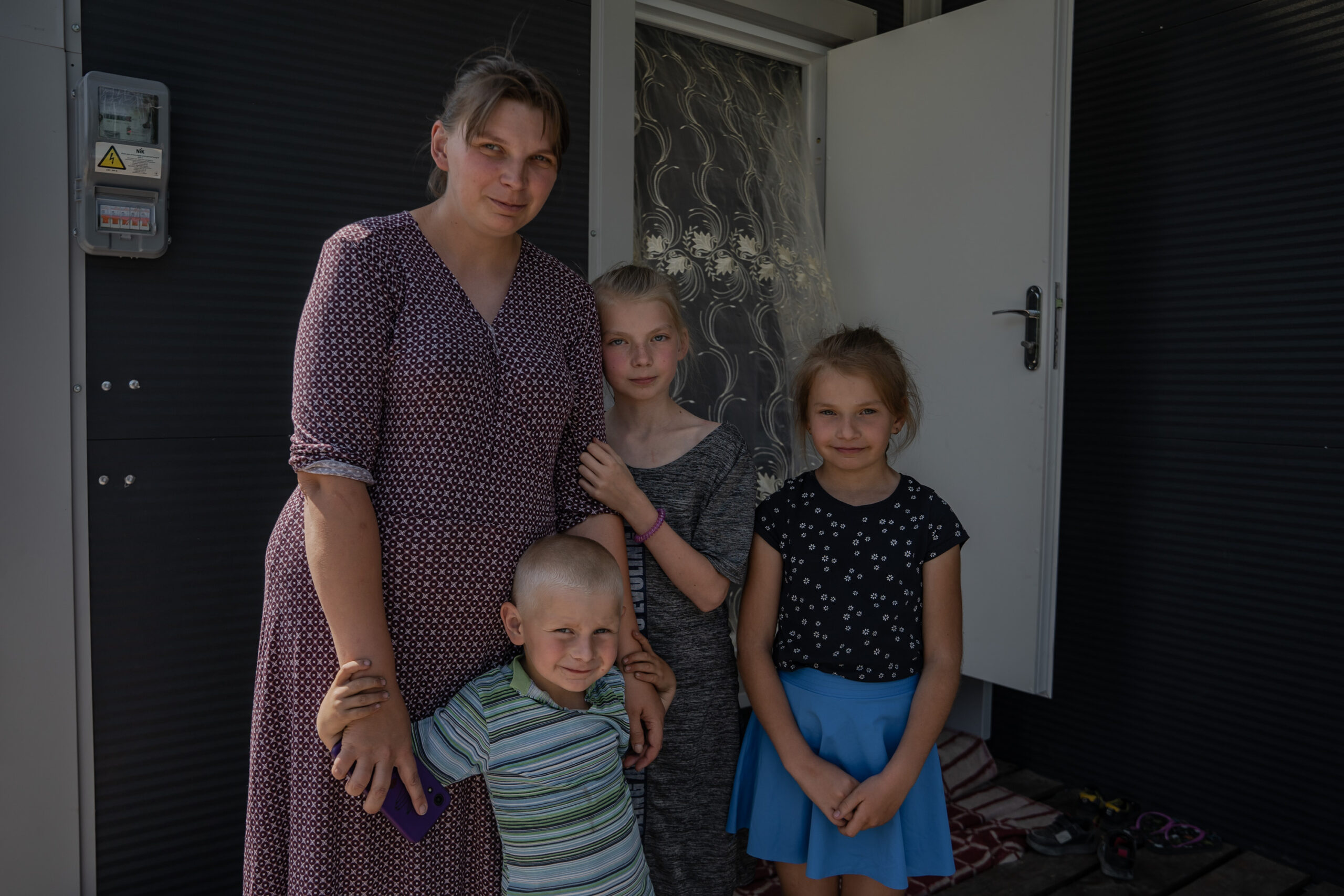 Як родина на Київщині живе у тимчасовому будинку на власному подвірʼї фото 2