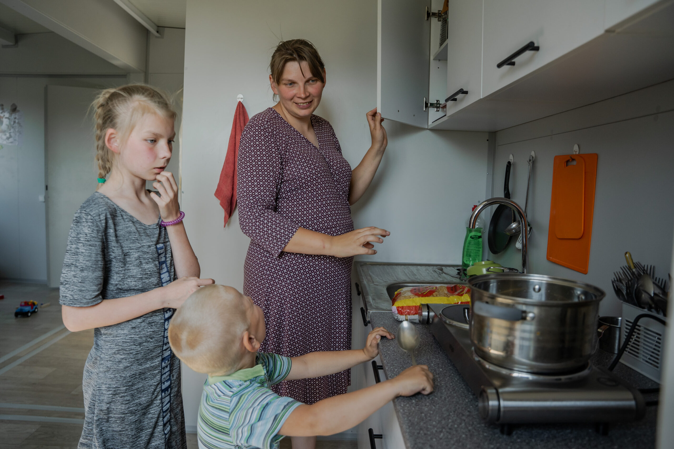Як родина на Київщині живе у тимчасовому будинку на власному подвірʼї фото 6
