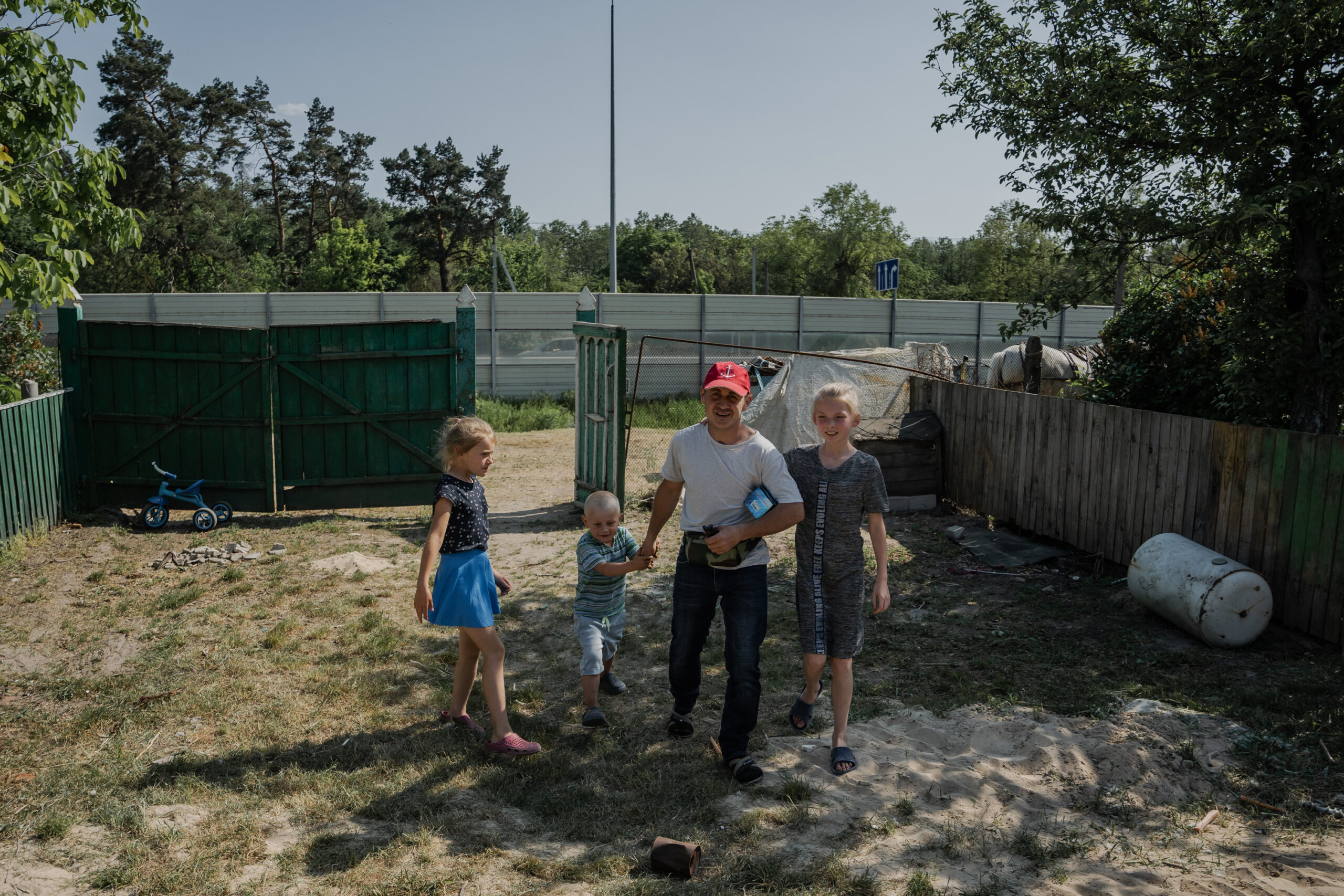 Як родина на Київщині живе у тимчасовому будинку на власному подвірʼї фото 9
