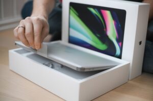 Чим відрізняється Макбук від ноутбука: його переваги та недоліки | Блог OLX