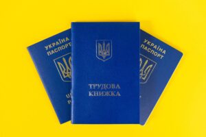 Що таке трудова книжка і чи потрібна вона зараз?