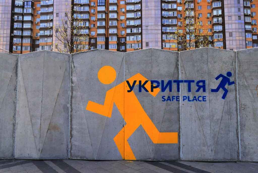 Як зробити бомбосховище в домашніх умовах: укриття у квартирі та приватному будинку